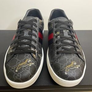 Gucci Supreme Monogram Tiger Sneakers. Size 10